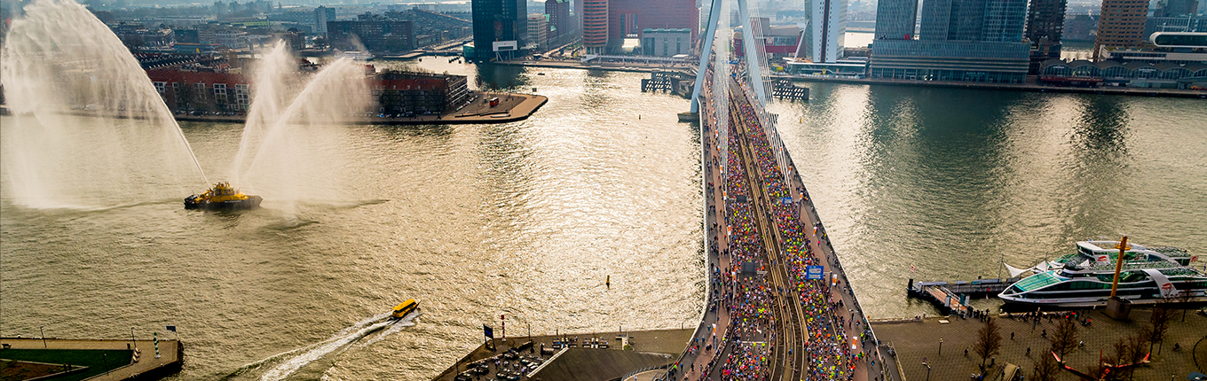 NN Rotterdam Marathon Erasmusbrug NN Rotterdam Marathon Erasmusbrug