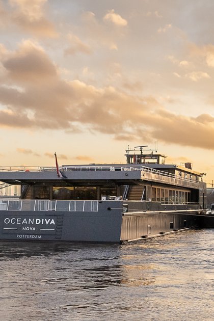 Oceandiva Nova at sunset