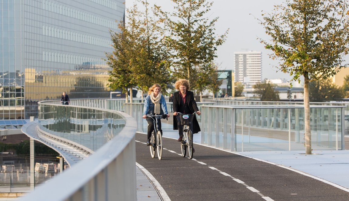 Cyclists Moreelsebrug Utrecht