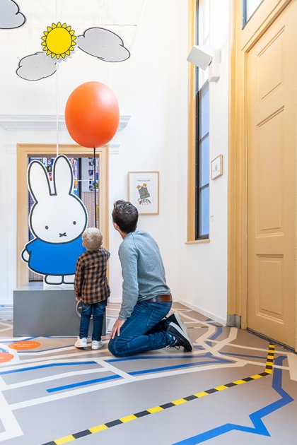 Father and child looking at Miffy in Miffy museum Utrecht