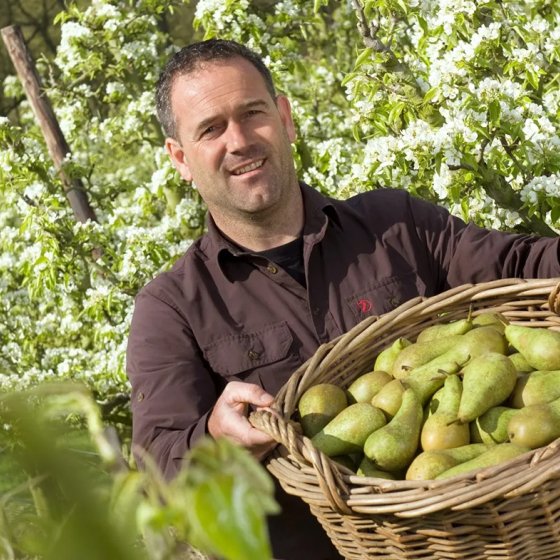 Carlos Faes shows the yield from the Philips Fruittuin