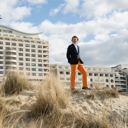 Portrait Coen van Veen in the dunes in front of Grand Hotel Huis ter Duin in Noordwijk