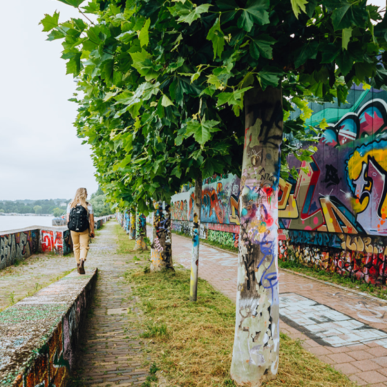 Girl walking along the Rhine in Artnhem 