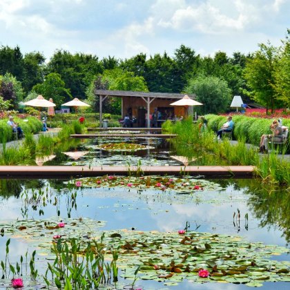 Gardens of Appeltern, lake and people walking