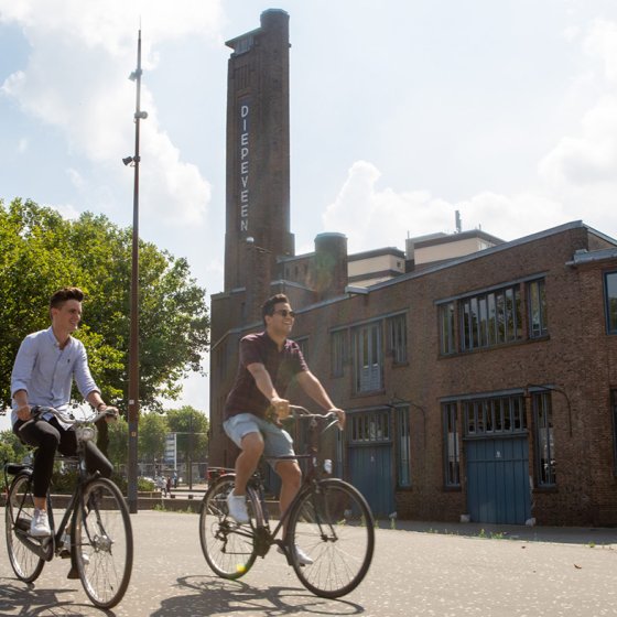 Cyclists in front of the Diepeveen Building Rotterdam