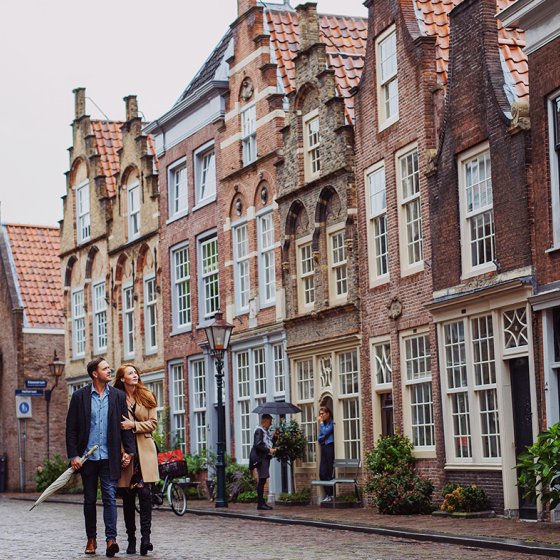 Dordrecht Hofstraat couple walks down the street