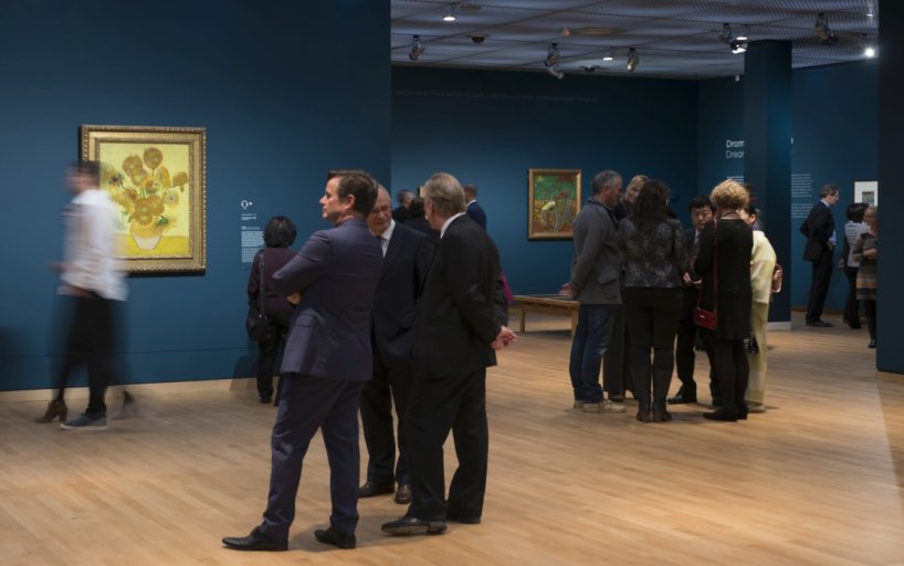 van gogh museum open hours